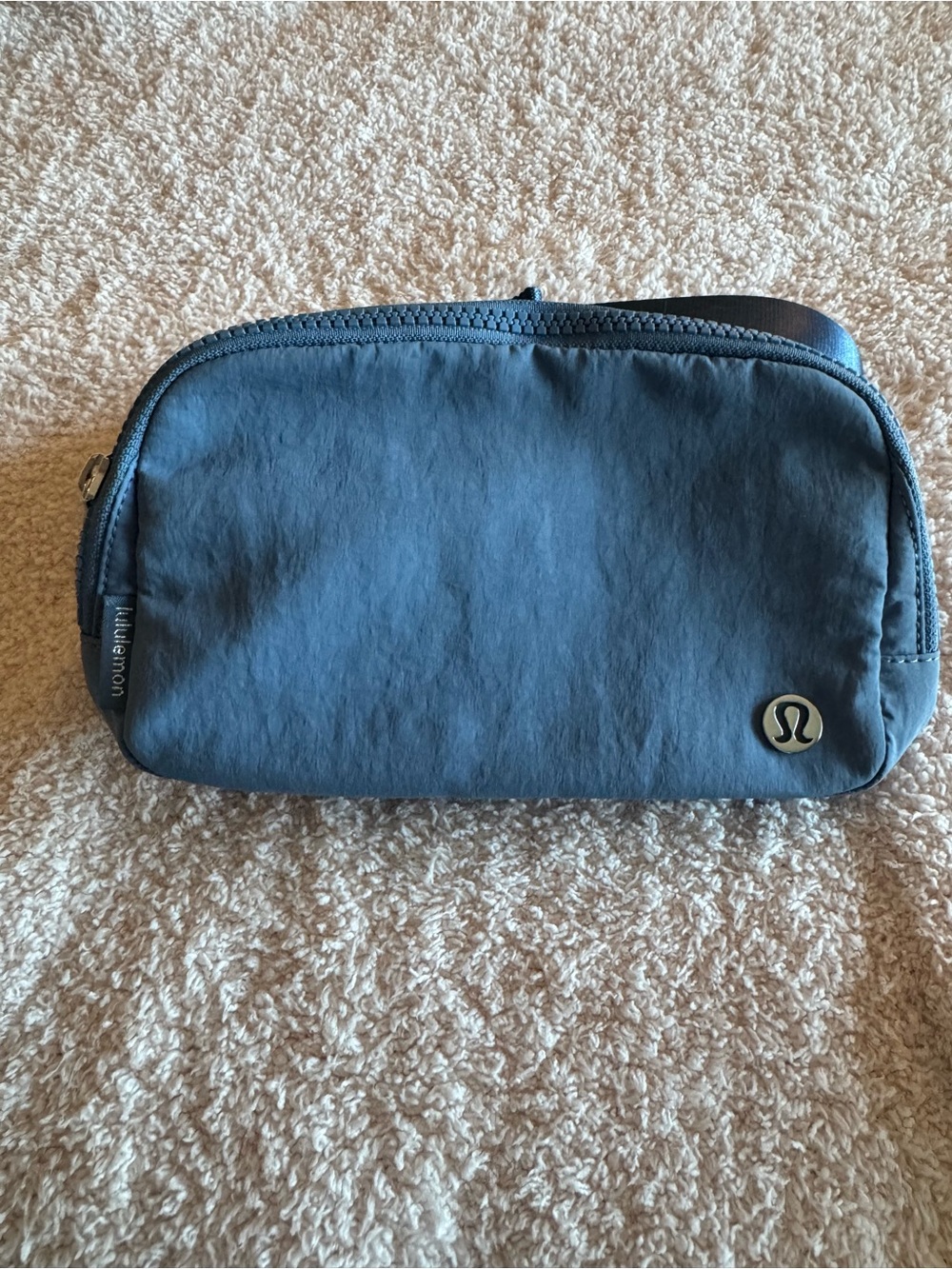 lululemon blue belt bag, 1 liter